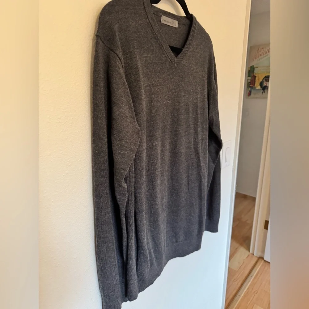 Icebreaker Mens 100% Wool V Neck Sweater Size Large Heather Gray EUC